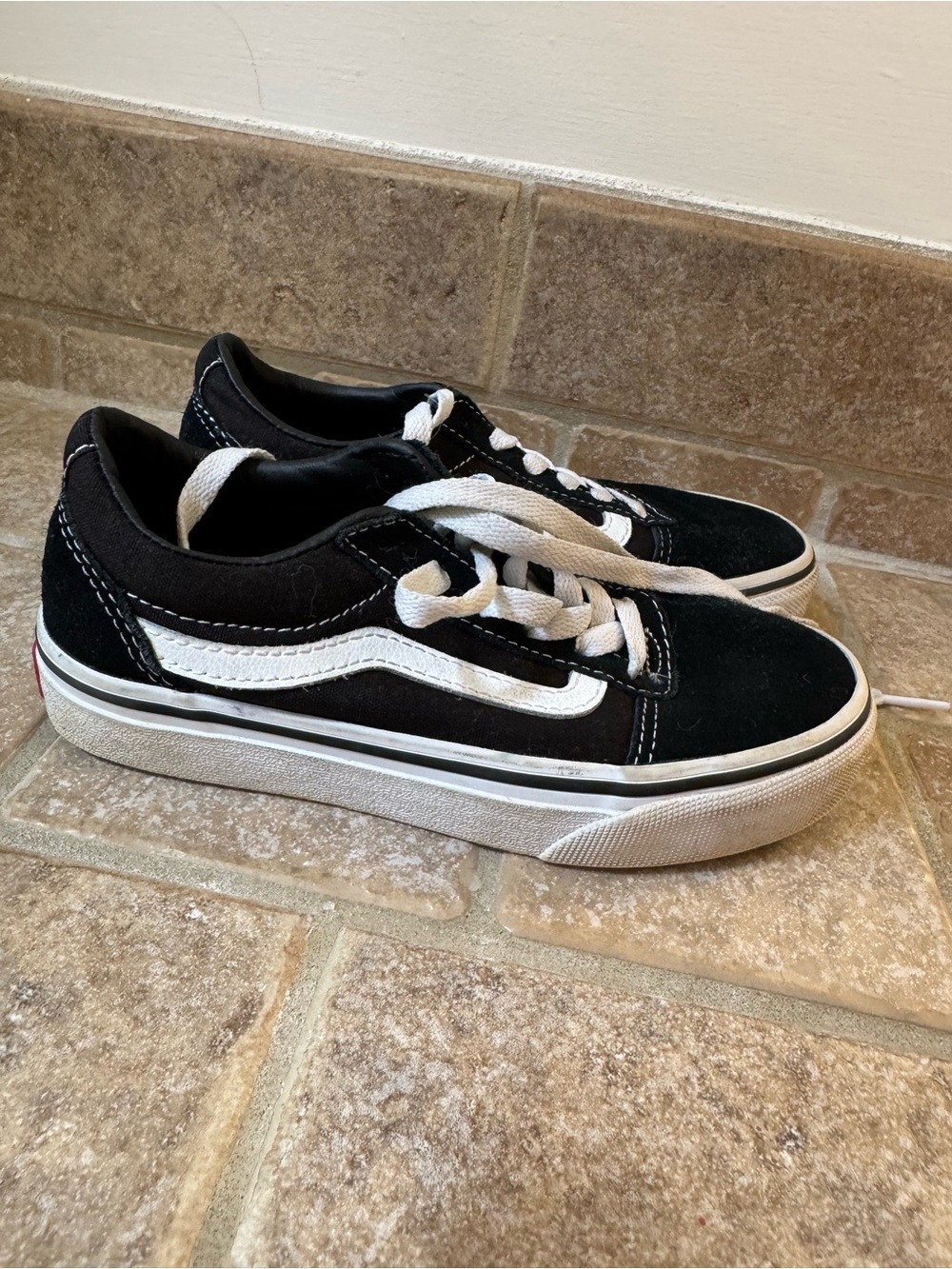 Vans Kids Black and White Old Skool Low-Top Sneakers Size 13.5